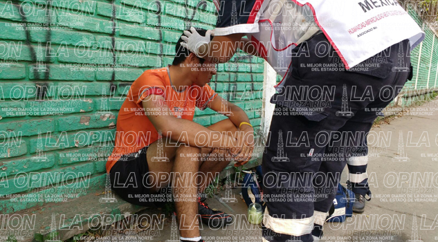 Ciclista se impacta contra un taxi Ciclista se impacta contra un taxi