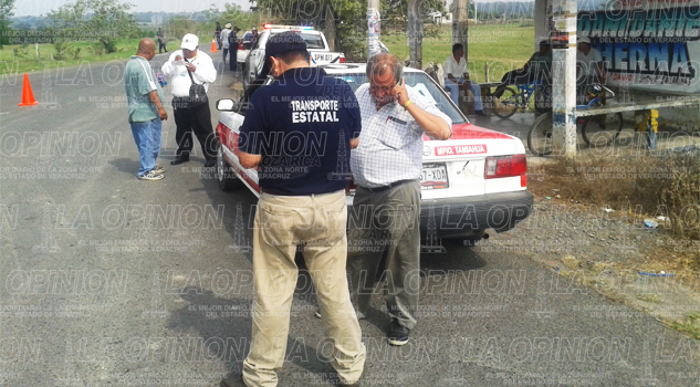 Clavan colmillos a taxista Clavan colmillos a taxista