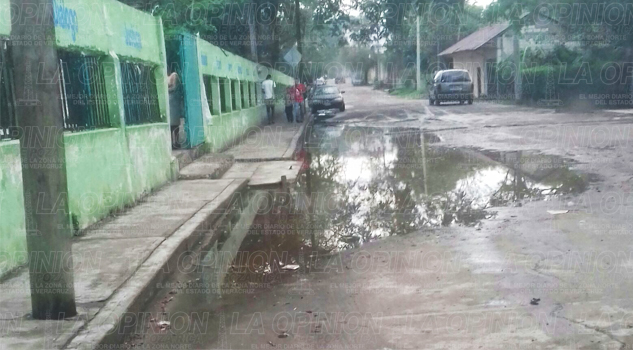Criminal desperdicio de agua en Platón Sánchéz Criminal desperdicio de agua en Platón Sánchéz