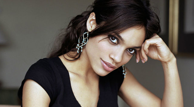 De luto la familia de Rosario Dawson De luto la familia de Rosario Dawson