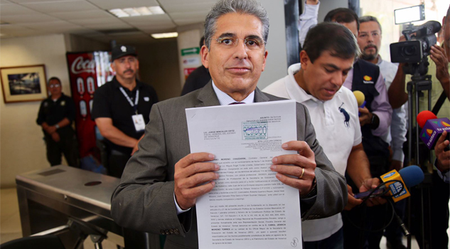 Denuncian desvío de 80 mdp en la Oficialía Mayor de la SEV