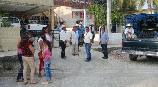 Exigen suministro del vital líquido Exigen suministro del vital líquido