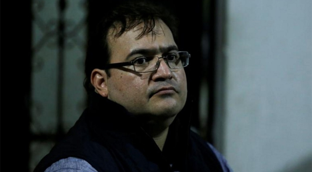 Guardias amenazan y propinan empellones a Duarte, denuncia abogado Guardias amenazan y propinan empellones a Duarte, denuncia abogado