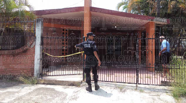 HALLAN MUERTA A UNA MUJER HALLAN MUERTA A UNA MUJER