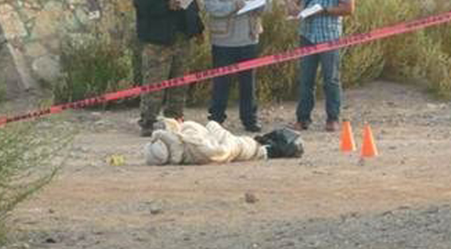 Hallan un muerto envuelto en cobija Hallan un muerto envuelto en cobija