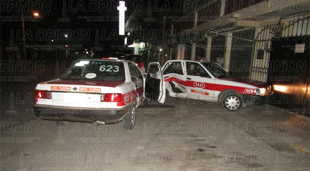 Hallan una escopeta en un taxi que fue impactado contra otro vehículo Hallan una escopeta en un taxi que fue impactado contra otro vehículo