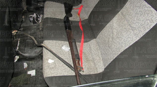 Hallan una escopeta en un taxi que fue impactado contra otro vehículo Hallan una escopeta en un taxi que fue impactado contra otro vehículo