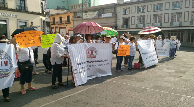 Jubilados exigen pago de adeudos Jubilados exigen pago de adeudos