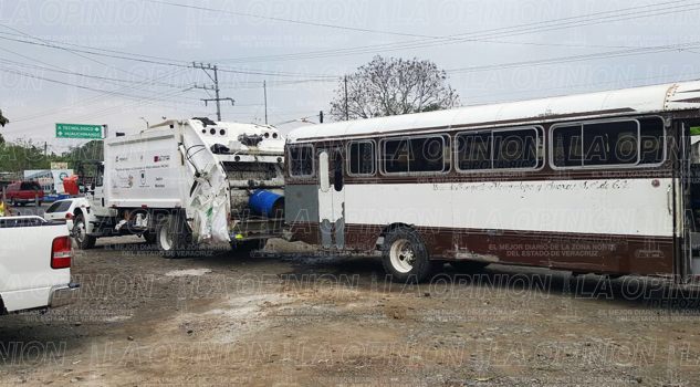 Le destrozaron la pierna Le destrozaron la pierna