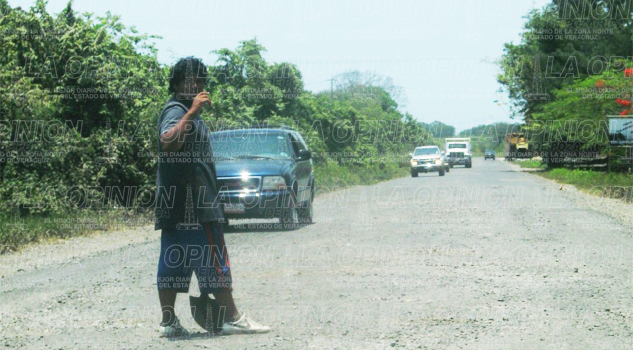 Mal estado de carretera da ingresos a los obreros Mal estado de carretera da ingresos a los obreros