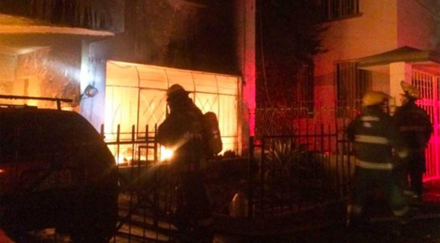 Muere familia tras incendio de una casa Muere familia tras incendio de una casa