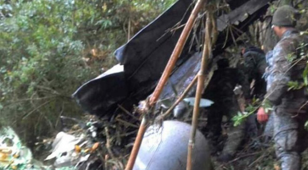 Ocho muertos tras estrellarse una avioneta de la Fuerza Aérea Colombiana Ocho muertos tras estrellarse una avioneta de la Fuerza Aérea Colombiana