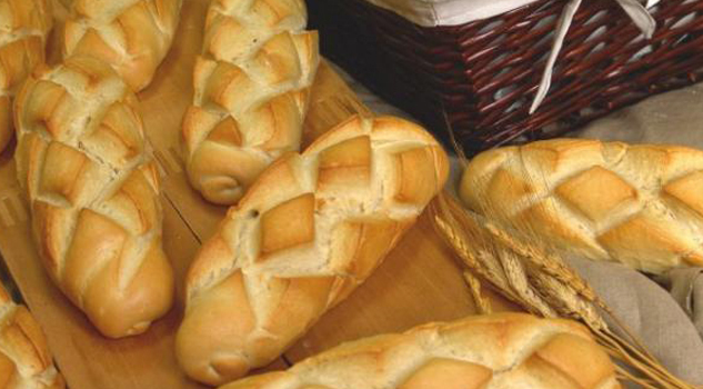 Panaderos piden a la RAE que elimine el refrán "pan con pan..." Panaderos piden a la RAE que elimine el refrán
