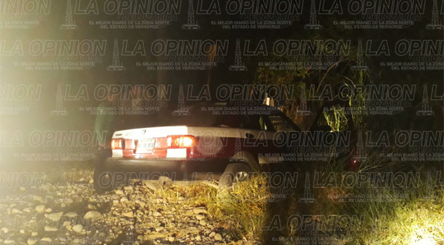 Pasajeros armados se roban dos taxis Pasajeros armados se roban dos taxis