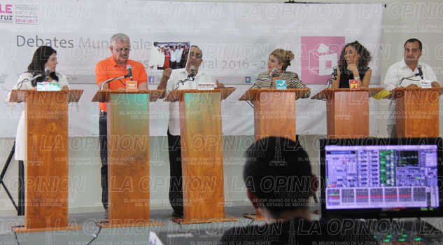 Pelean por la alcaldía Pelean por la alcaldía