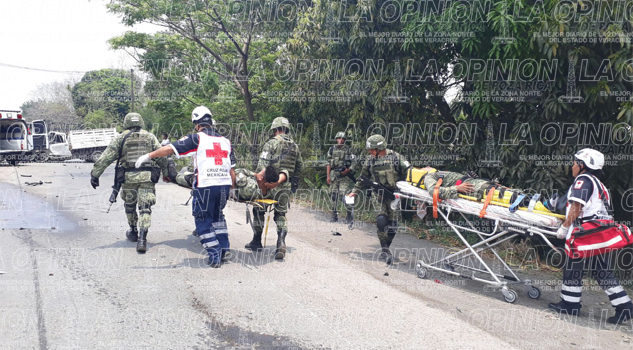 Cierran la México-Tuxpan tras accidente de militares Policías militares se impactan contra torton