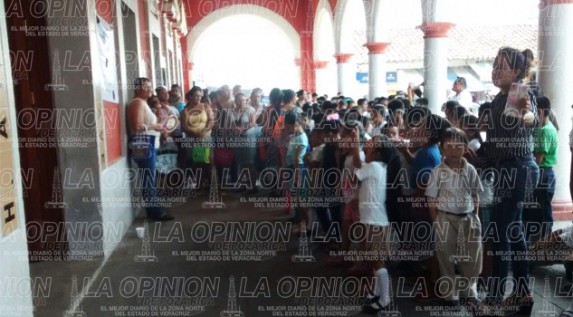 Protestan alumnos Protestan alumnos