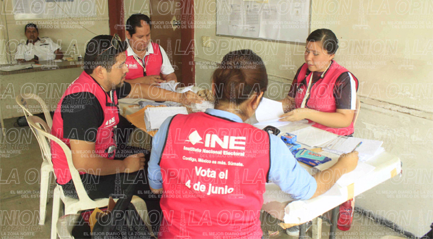 Renuncian funcionarios del INE Renuncian funcionarios del INE