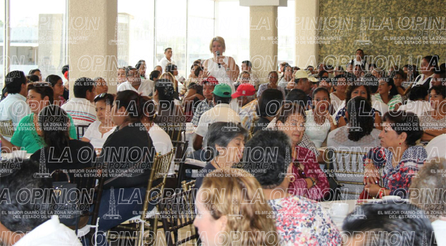 Respaldan mujeres a Gabriela Arango Respaldan mujeres a Gabriela Arango