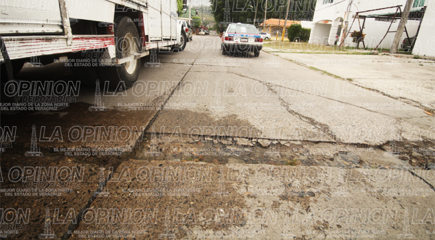 ¡Se desperdician miles de litros de agua! Se desperdician miles de litros de agua