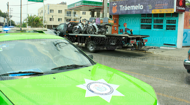 Tránsito intimida con grúa Tránsito intimida con grúa