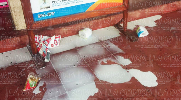 Arrojan despensas en el ayuntamiento Arrojan despensas en el ayuntamiento