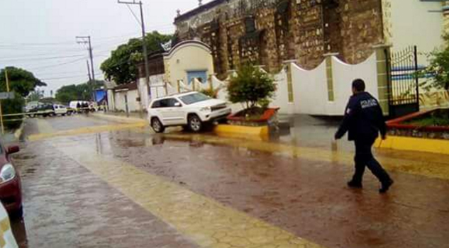 Atacan a balazos al alcalde de Ixtaltepec; confirman la muerte de uno de sus escoltas Atacan a balazos al alcalde de Ixtaltepec