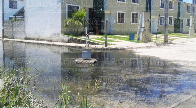 Colapsa línea de drenaje en Reyes Heroles, Tuxpan