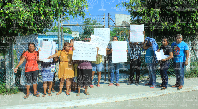 Despiden a director de escuela Despiden a director de escuela