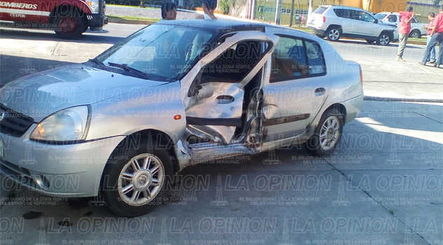 Dos personas lesionadas en aparatoso choque Dos personas lesionadas en aparatoso choque