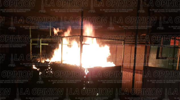 Incendian puestos semifijos