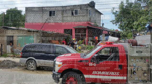 Incendio arrasa con vivienda Incendio arrasa con vivienda