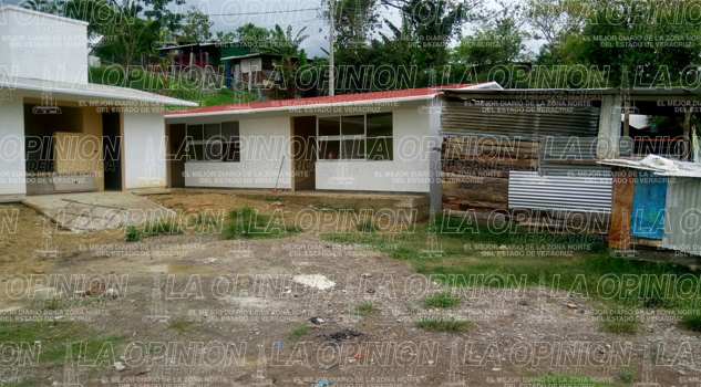 Les dan "atole con el dedo" Les dan