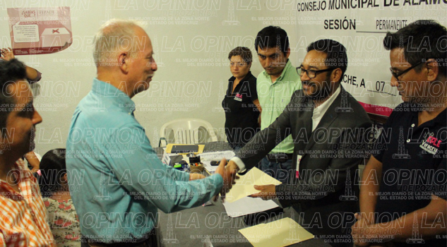 OPLE entrega constancia de mayoría a Jorge Vera Hernández OPLE entrega constancia de mayoría a Jorge Vera Hernández