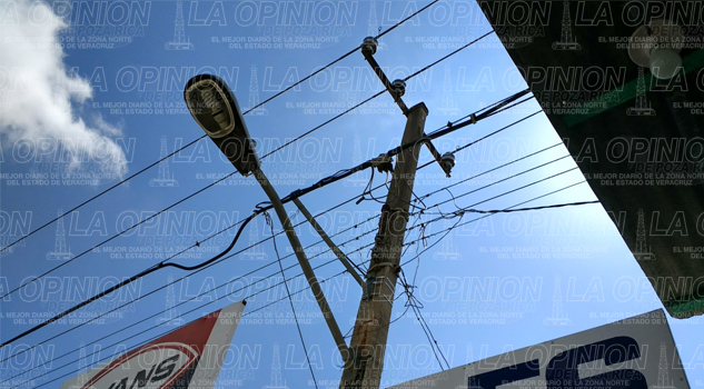 Peligro por líneas de alta tensión Peligro por líneas de alta tensión