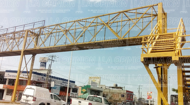 Peligro por puente peatonal del bulevar Independencia