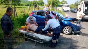 Accidente en la Poza Rica-Cazones; 3 lesionados Poza Rica Cazones Accidente Camioneta Pemex Automóvil