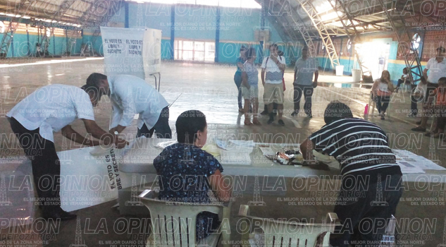 Protestan ciudadanos por retraso en una casilla de Naranjos Protestan ciudadanos por retraso en una casilla de Naranjos