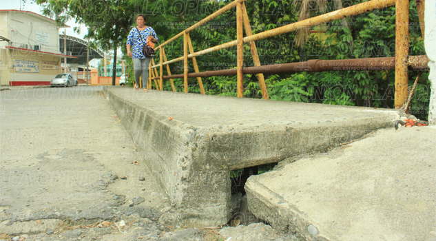 Puente a punto de caer Puente a punto de caer