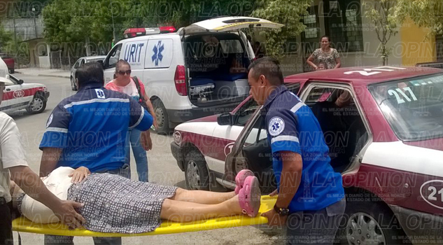 Renault impacta a taxi Renault impacta a taxi