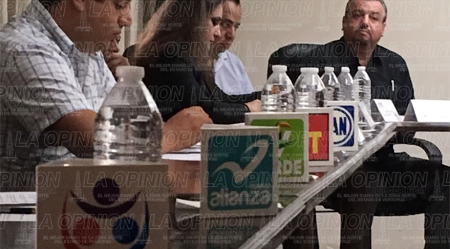 Representantes de partidos políticos desairan última sesión ordinaria Representantes de partidos políticos desairan última sesión ordinaria