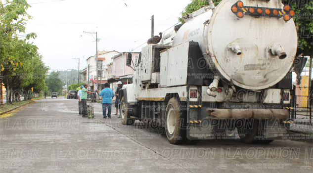 Saturado sistema de drenaje en Kawatzin Saturado sistema de drenaje en Kawatzin