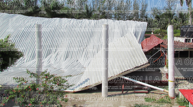 Se desploma domo de Secundaria Técnica en Tuxpan Se desploma domo de Secundaria Técnica en Tuxpan