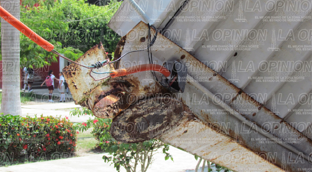 Se desploma domo de Secundaria Técnica en Tuxpan