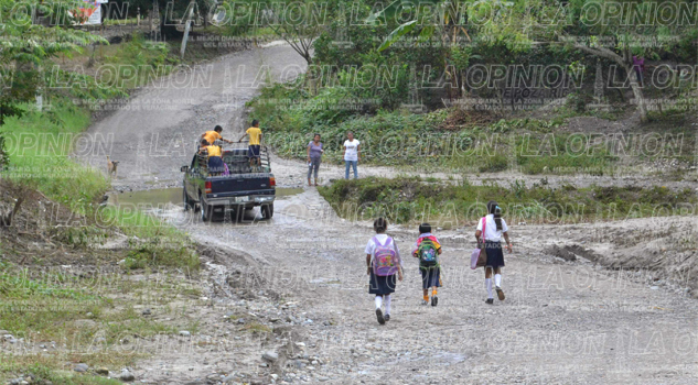 Se quedan esperando construcción de puente Se quedan esperando construcción de puente