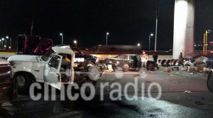 Tráiler se queda sin frenos, choca contra 9 autos; 5 lesionados