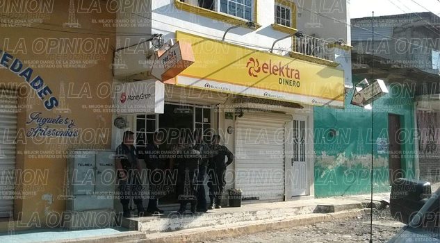 Violento asalto a sucursal de Banco Azteca Violento asalto a sucursal de Banco Azteca