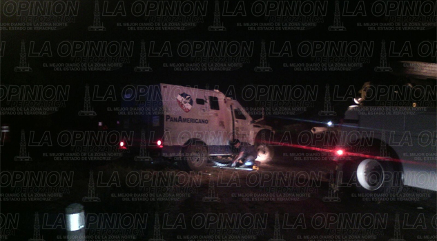 Vuelca camión en la autopista Vuelca camión en la autopista