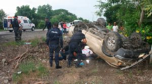 Matrimonio se accidenta en la Álamo-Alazán accidente álamo matrimonio