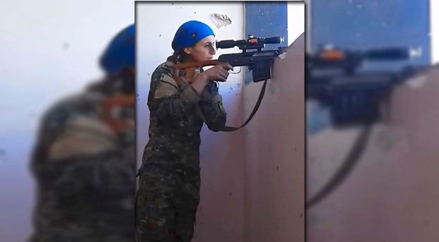 Francotiradora kurda recibe un tiro que casi le mata francotiradora
